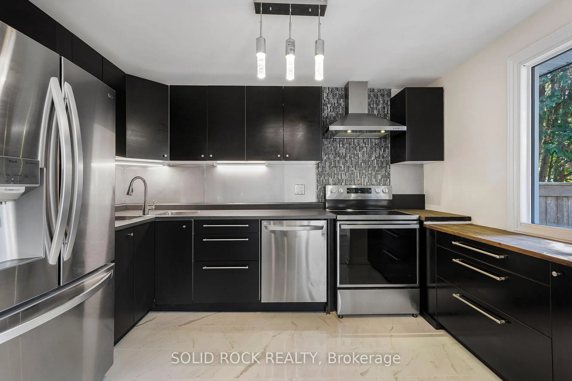 Photo 11 of 1394 Lassiter Terrace, Ottawa, Beaconwood — HOMEH