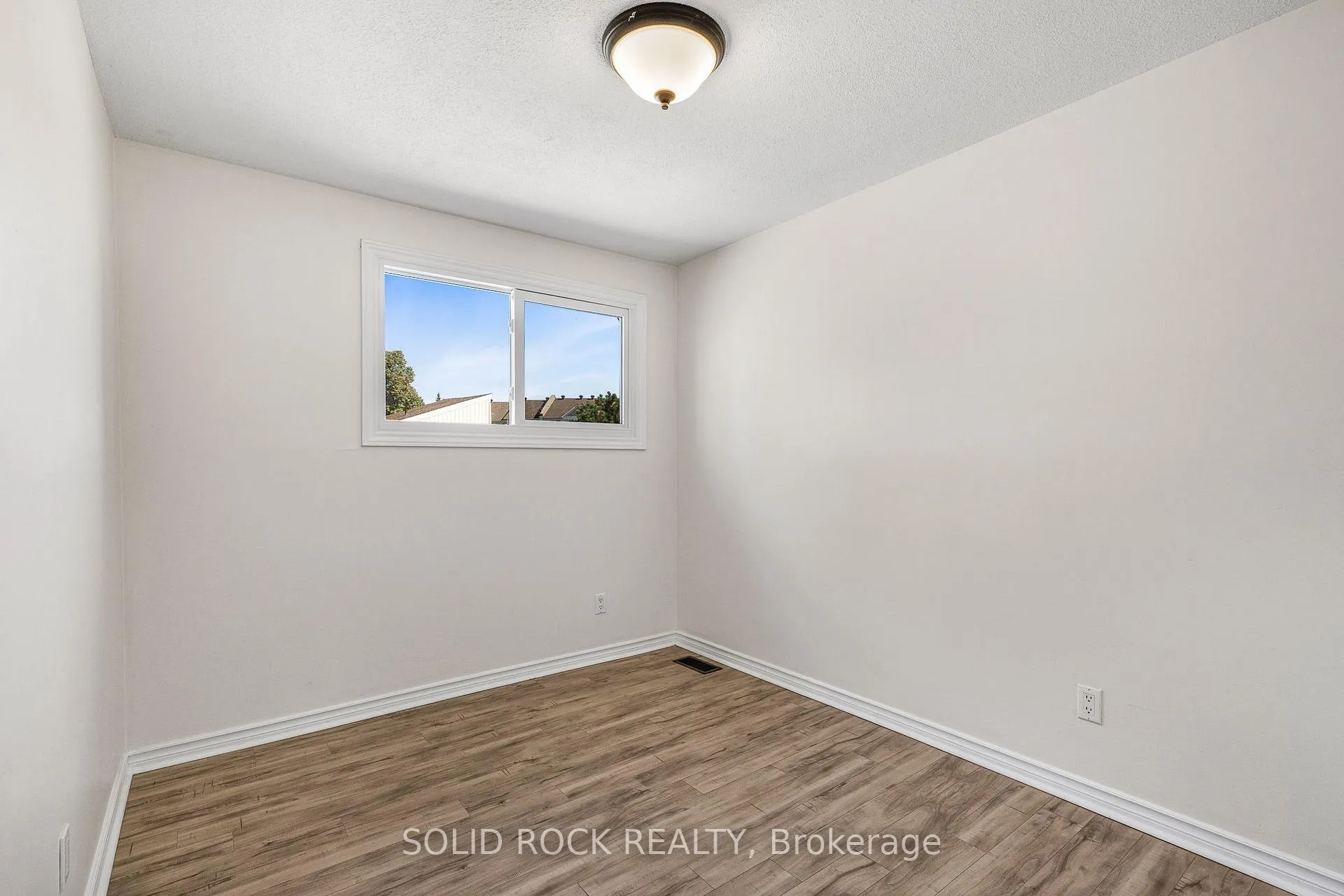 Photo 15 of 1394 Lassiter Terrace, Ottawa, Beaconwood — HOMEH