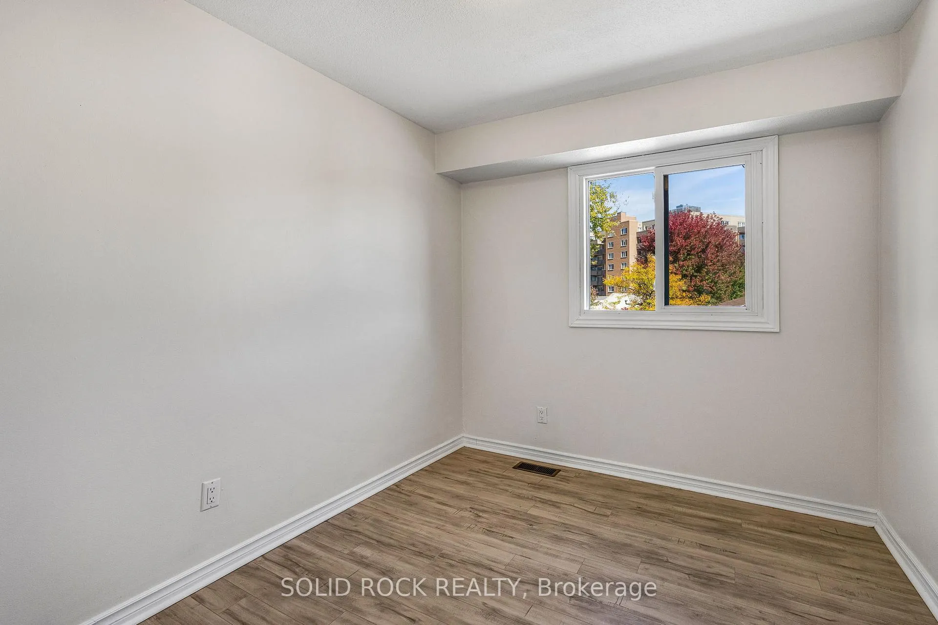 Photo 16 of 1394 Lassiter Terrace, Ottawa, Beaconwood — HOMEH