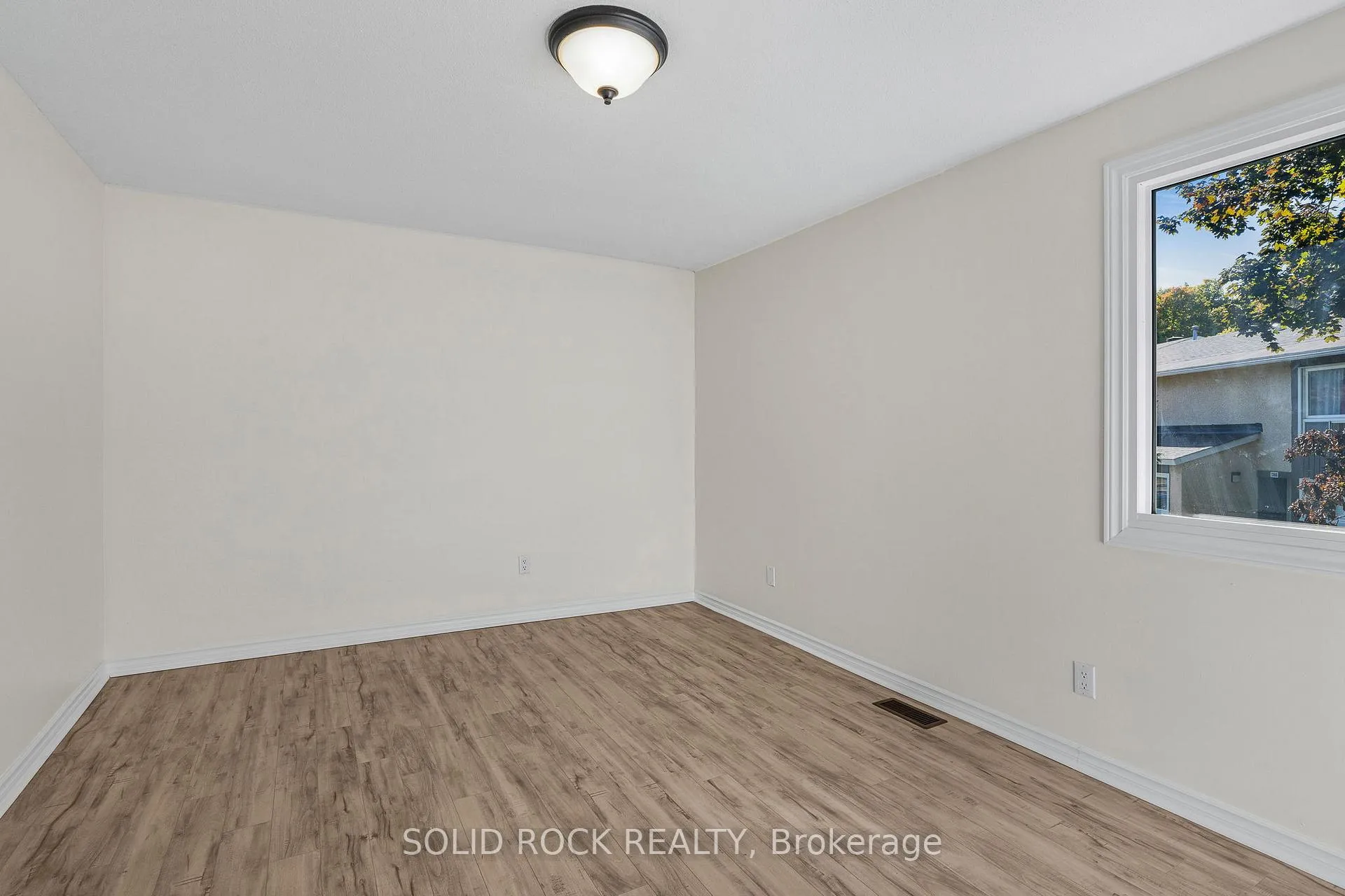 Photo 17 of 1394 Lassiter Terrace, Ottawa, Beaconwood — HOMEH