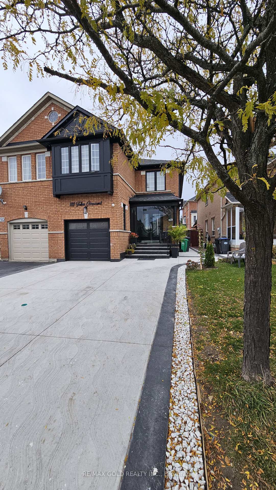 Photo 2 of 181 Toba Crescent, Brampton, Heart Lake East — HOMEH