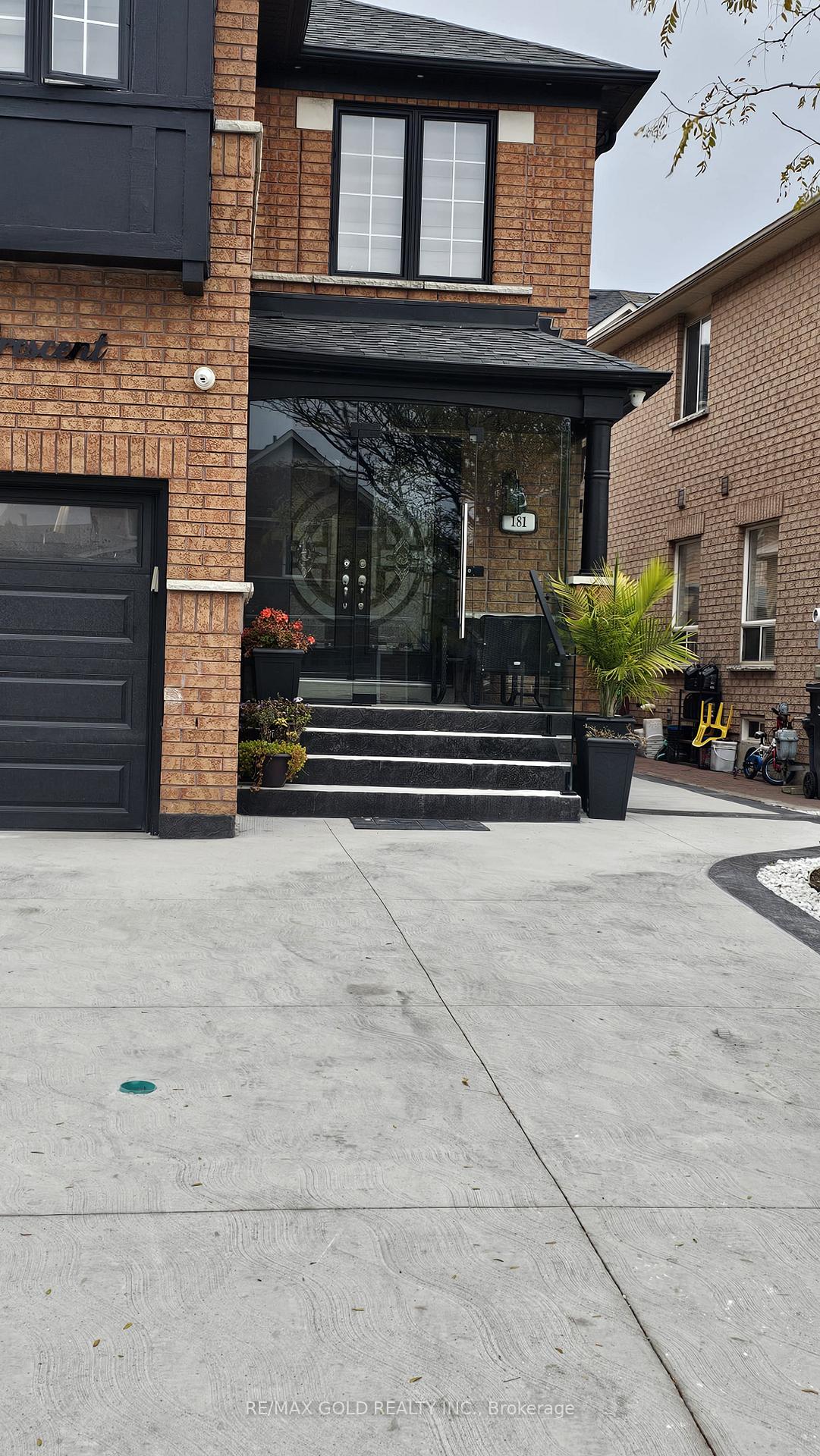 Photo 7 of 181 Toba Crescent, Brampton, Heart Lake East — HOMEH