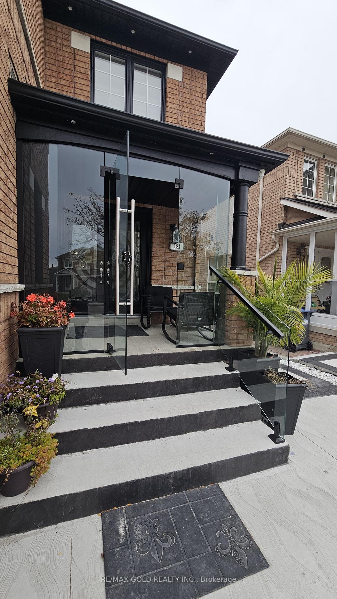 Photo 6 of 181 Toba Crescent, Brampton, Heart Lake East — HOMEH
