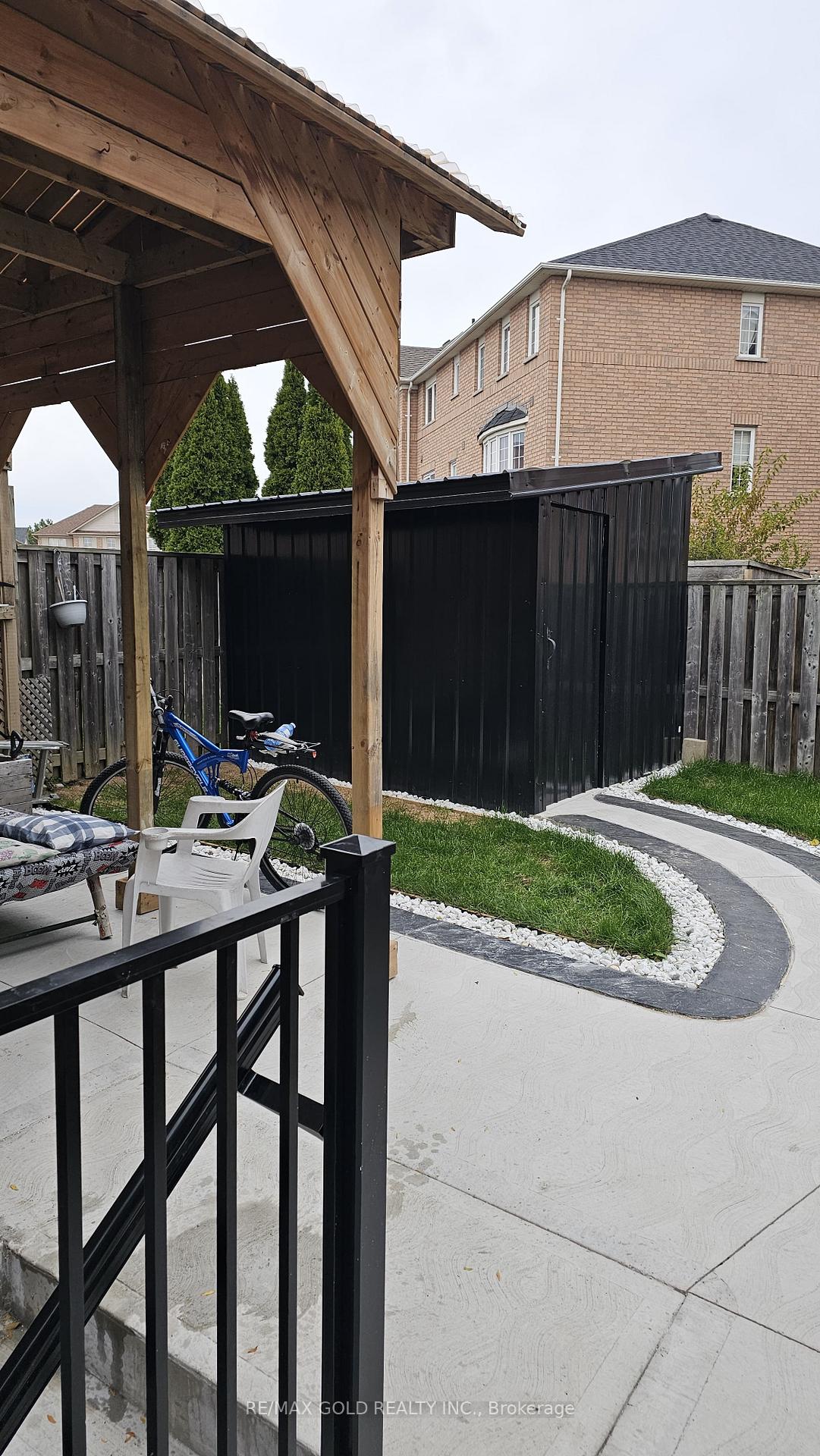 Photo 15 of 181 Toba Crescent, Brampton, Heart Lake East — HOMEH