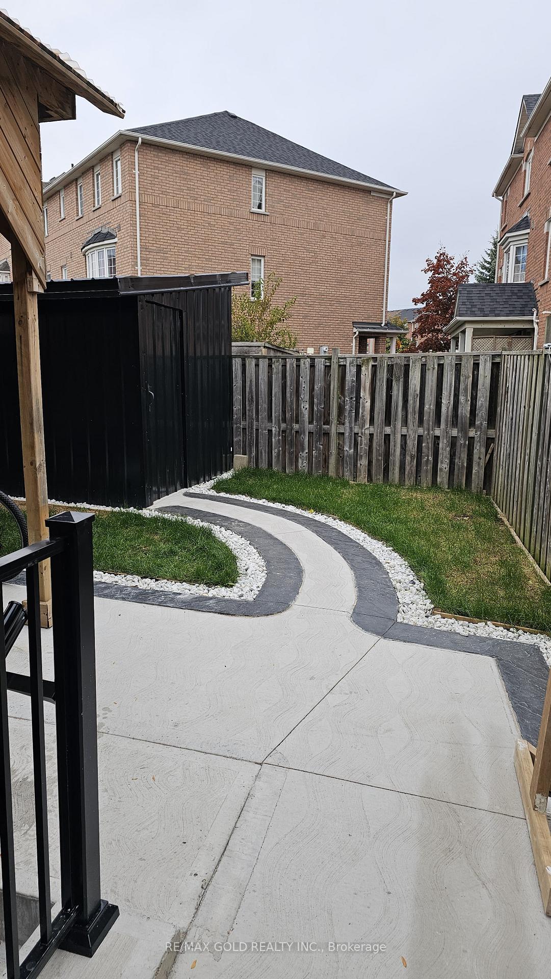 Photo 14 of 181 Toba Crescent, Brampton, Heart Lake East — HOMEH