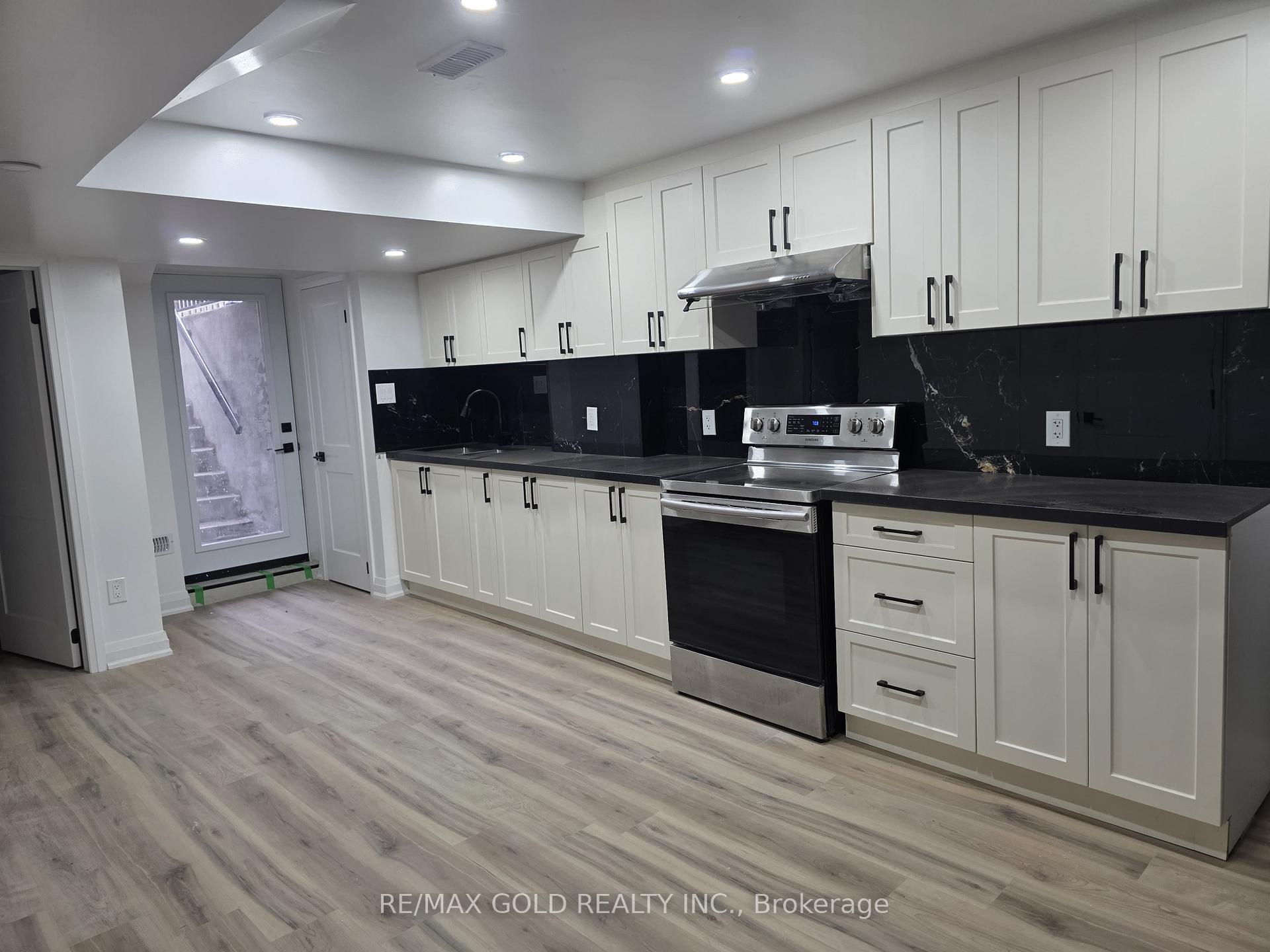 Photo 16 of 181 Toba Crescent, Brampton, Heart Lake East — HOMEH