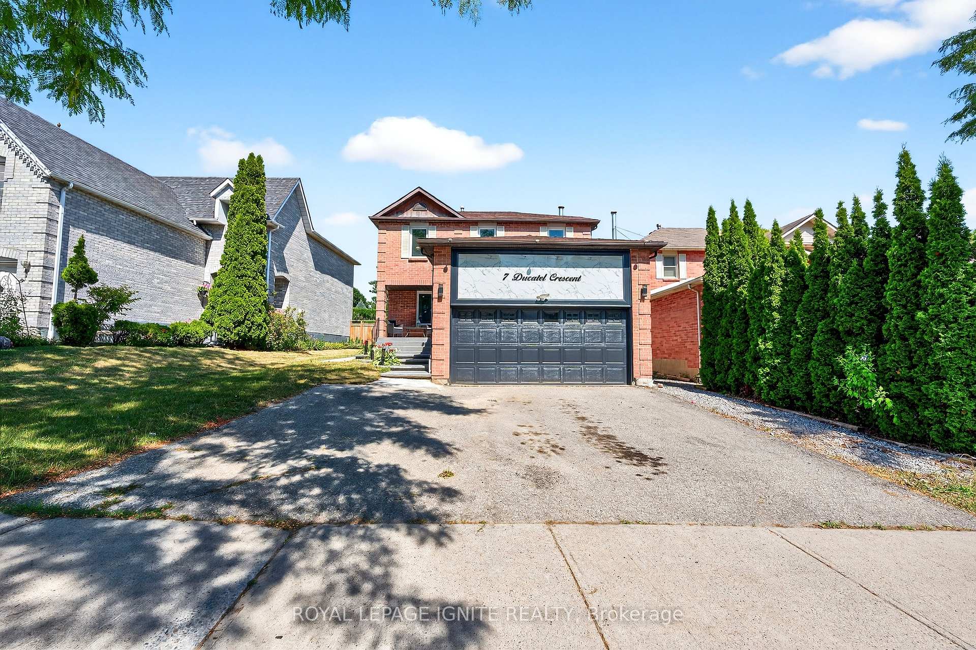 Photo 4 of 7 Ducatel Crescent, Ajax, Central — HOMEH