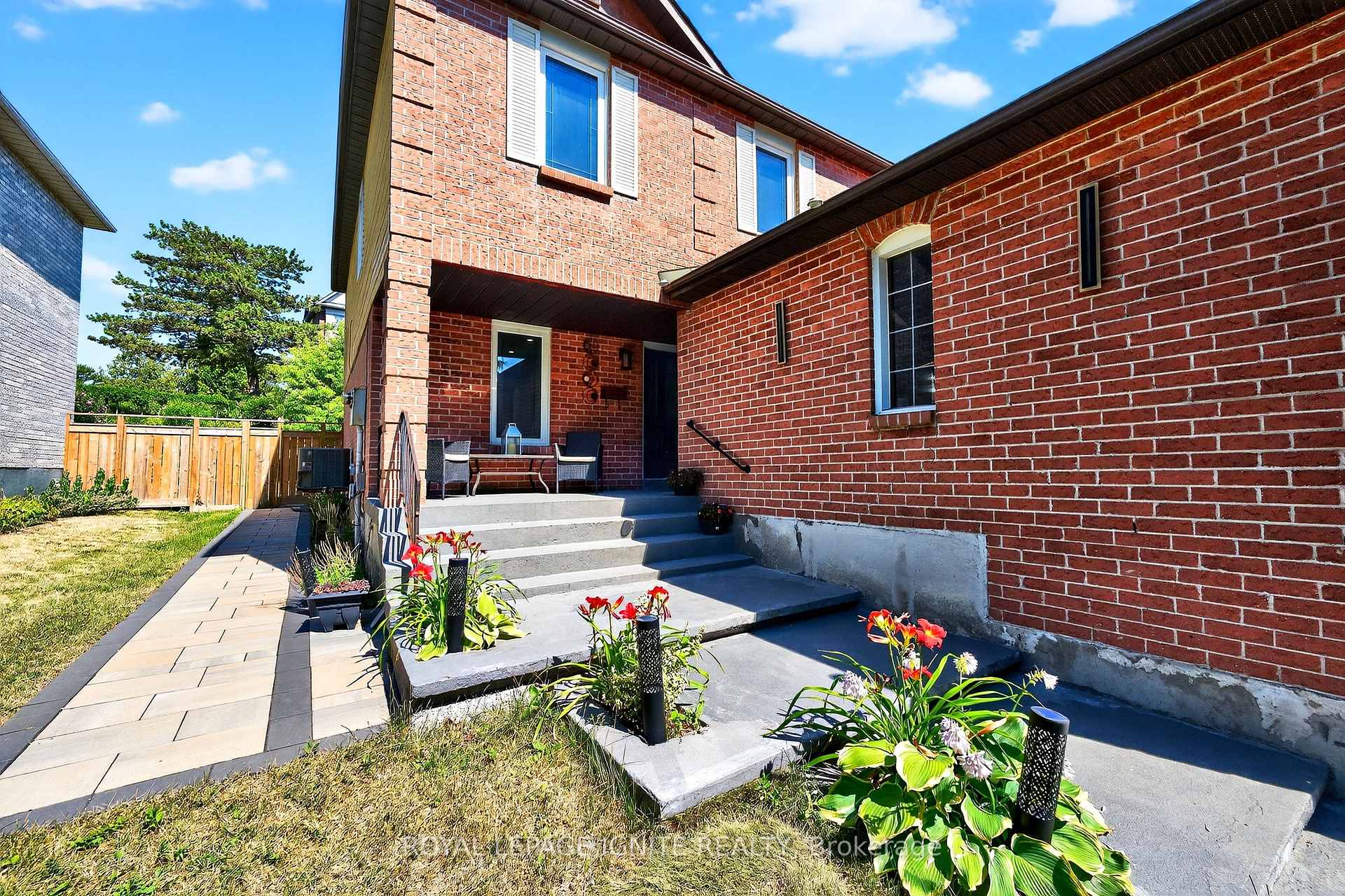 Photo 5 of 7 Ducatel Crescent, Ajax, Central — HOMEH