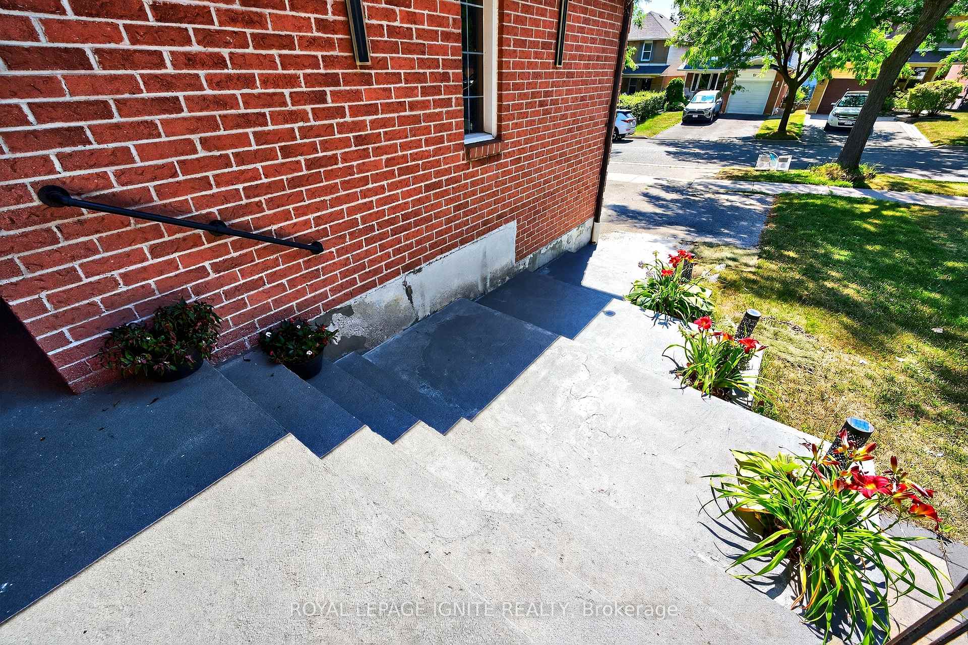Photo 7 of 7 Ducatel Crescent, Ajax, Central — HOMEH