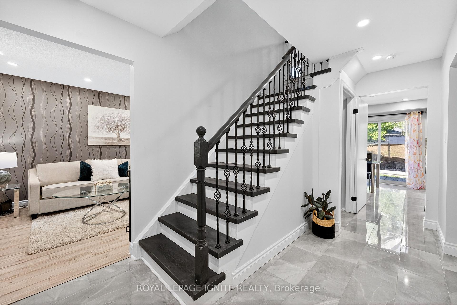 Photo 11 of 7 Ducatel Crescent, Ajax, Central — HOMEH