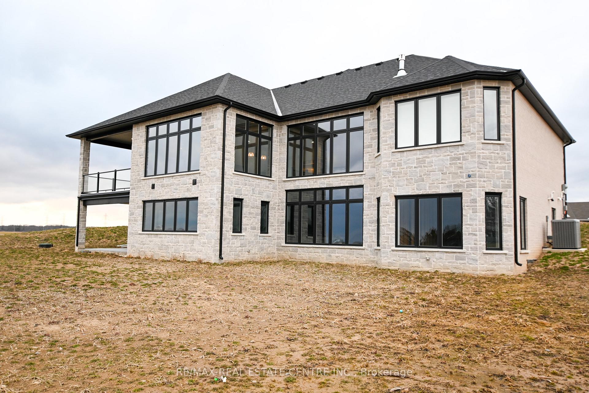 Photo 2 of Unit 1, 7330 Sunset Place, Grimsby, Grimsby Escarpment — HOMEH