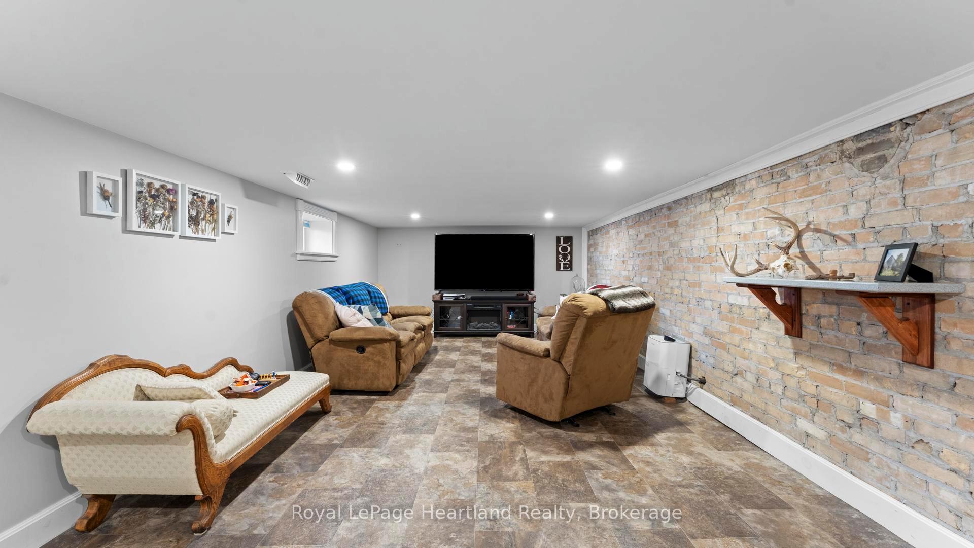 Photo 24 of 175 St David Street, Goderich, Goderich (Town) — HOMEH
