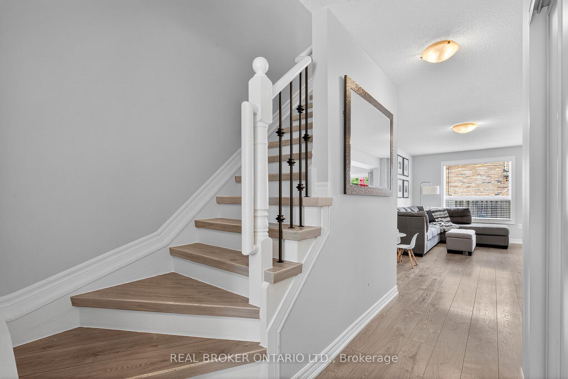 Photo 5 of 36 Southwoods Crescent, Barrie, Holly — HOMEH