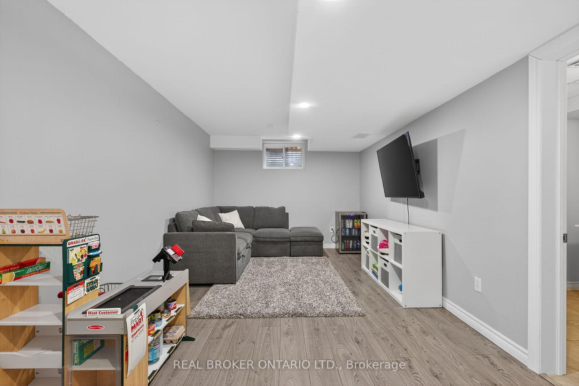 Photo 24 of 36 Southwoods Crescent, Barrie, Holly — HOMEH
