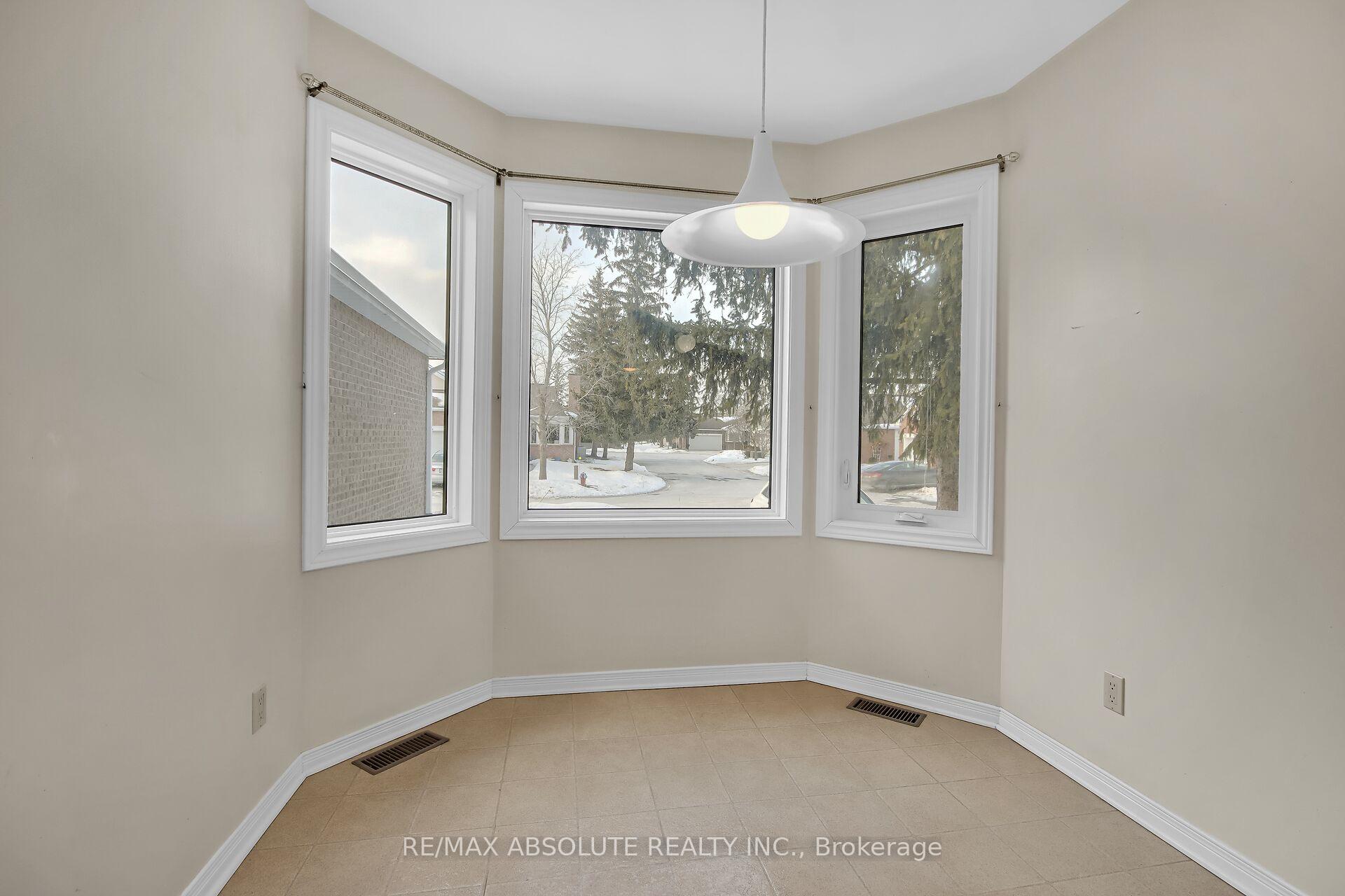 Photo 13 of 15 Pine Needles Court, Ottawa, Stittsville (Central) — HOMEH