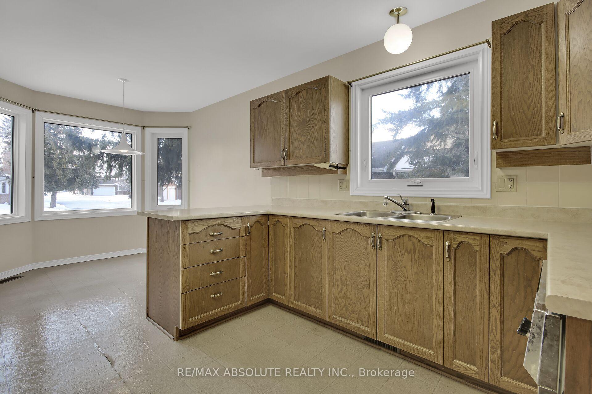 Photo 14 of 15 Pine Needles Court, Ottawa, Stittsville (Central) — HOMEH