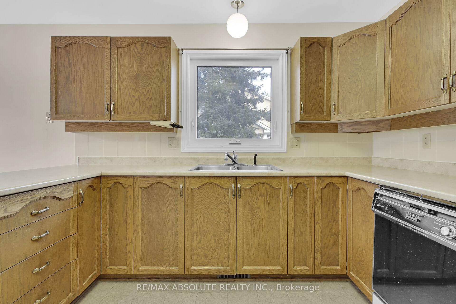 Photo 17 of 15 Pine Needles Court, Ottawa, Stittsville (Central) — HOMEH