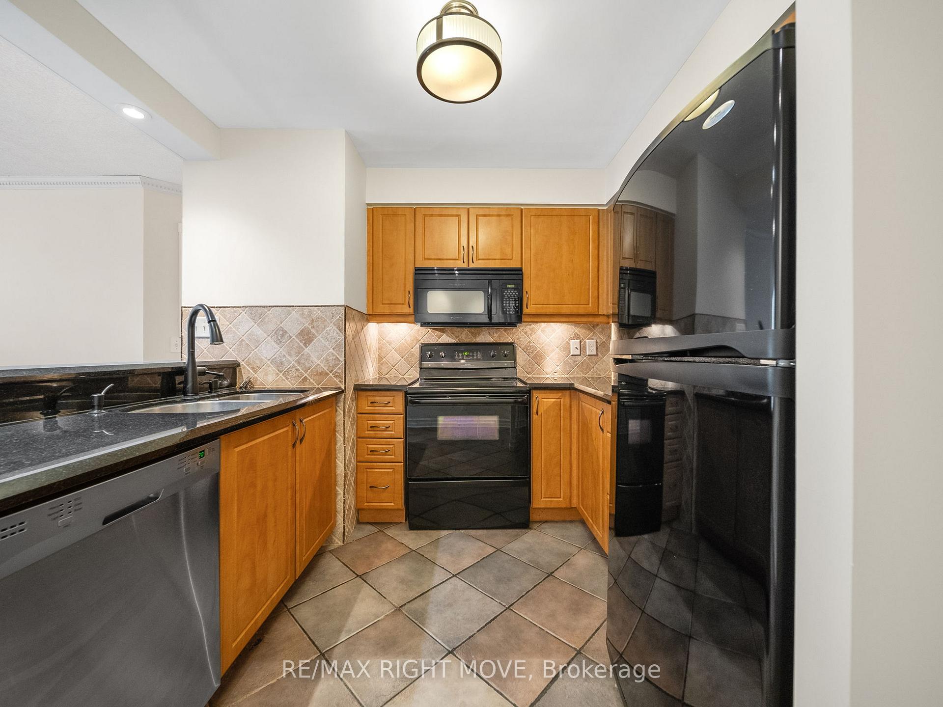 Photo 7 of Unit 1103, 140 Dunlop Street E, Barrie, City Centre — HOMEH