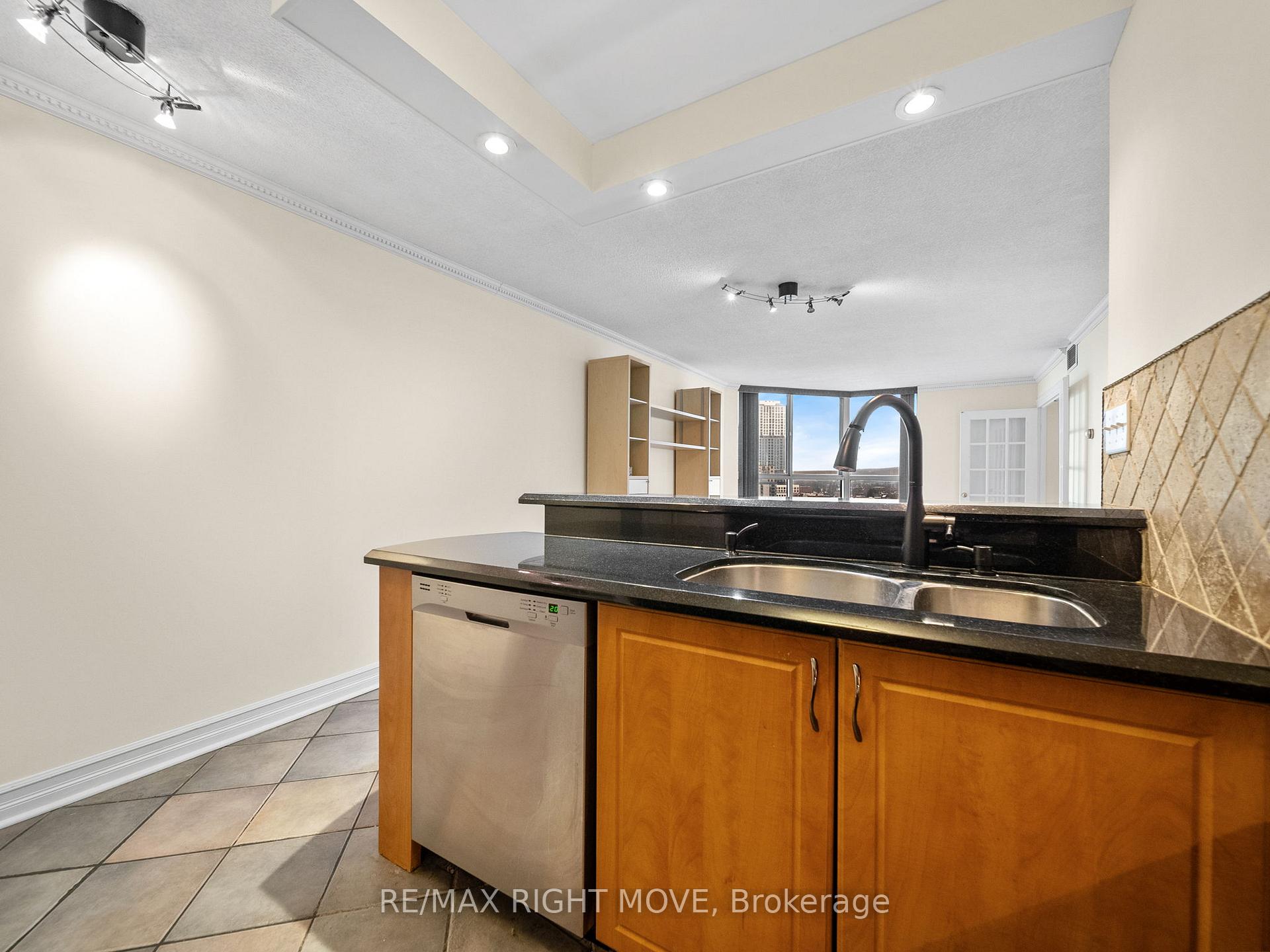 Photo 8 of Unit 1103, 140 Dunlop Street E, Barrie, City Centre — HOMEH