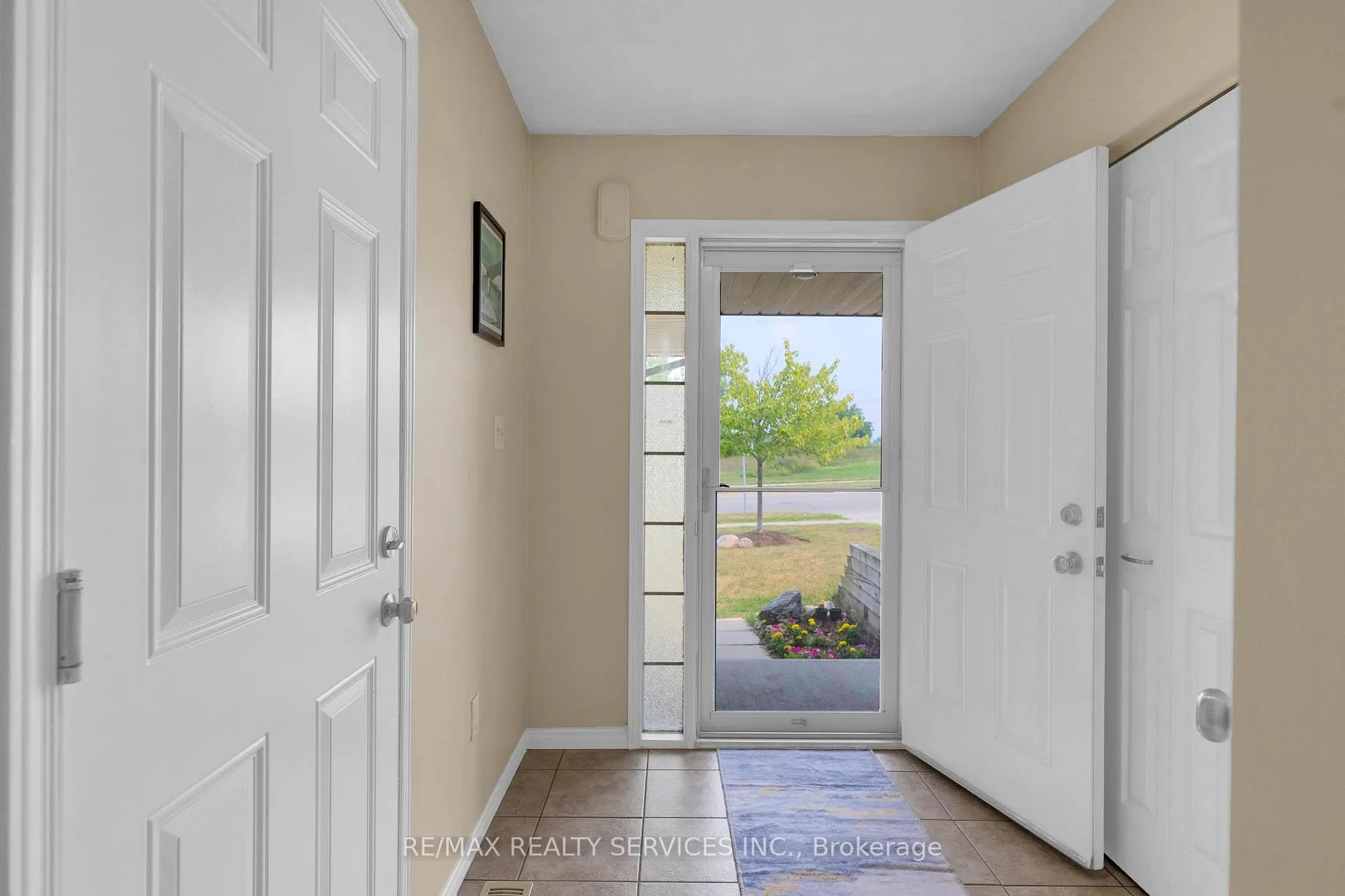 Photo 4 of 36 Fallowfield Drive, Kitchener — HOMEH