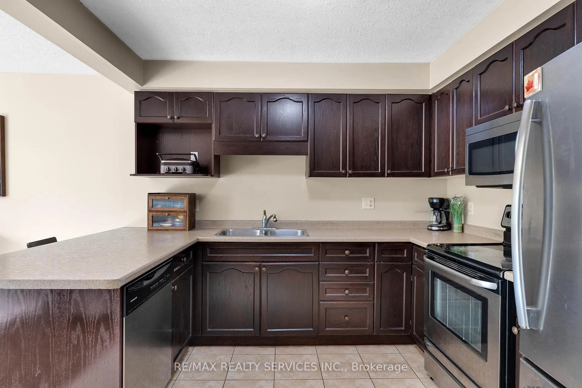 Photo 15 of 36 Fallowfield Drive, Kitchener — HOMEH