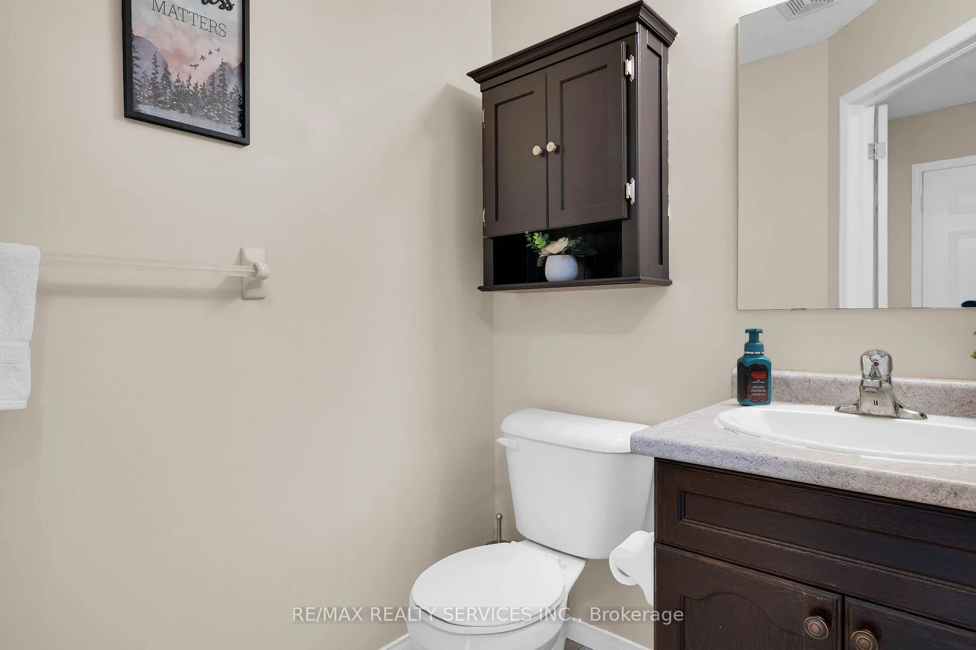 Photo 17 of 36 Fallowfield Drive, Kitchener — HOMEH