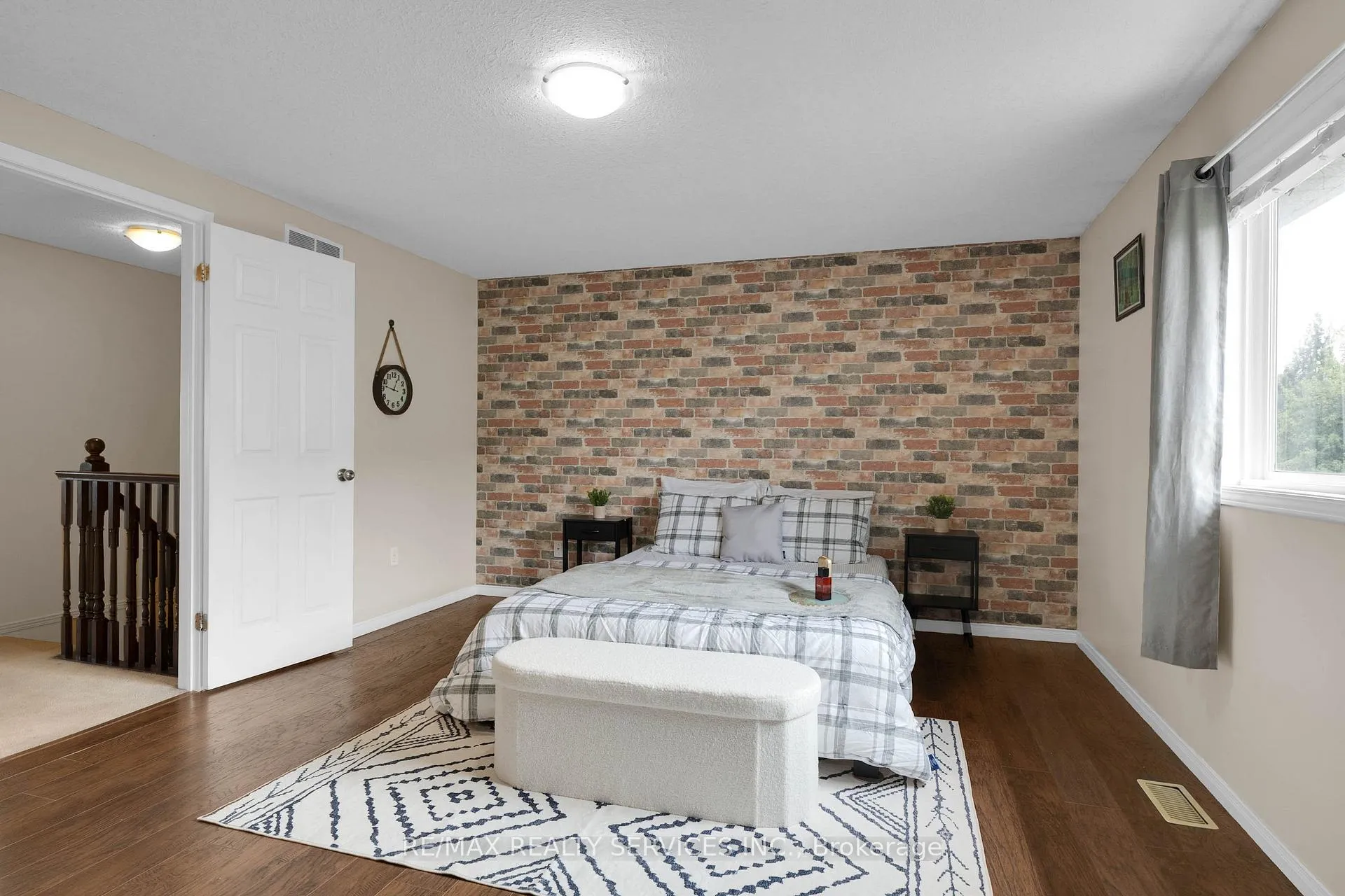 Photo 21 of 36 Fallowfield Drive, Kitchener — HOMEH