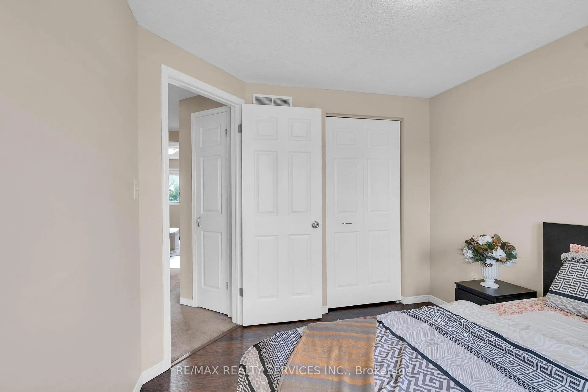 Photo 24 of 36 Fallowfield Drive, Kitchener — HOMEH