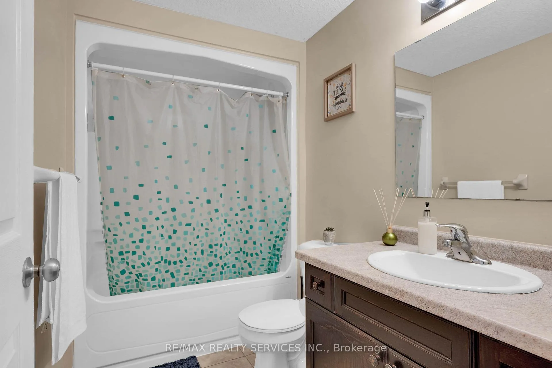 Photo 27 of 36 Fallowfield Drive, Kitchener — HOMEH