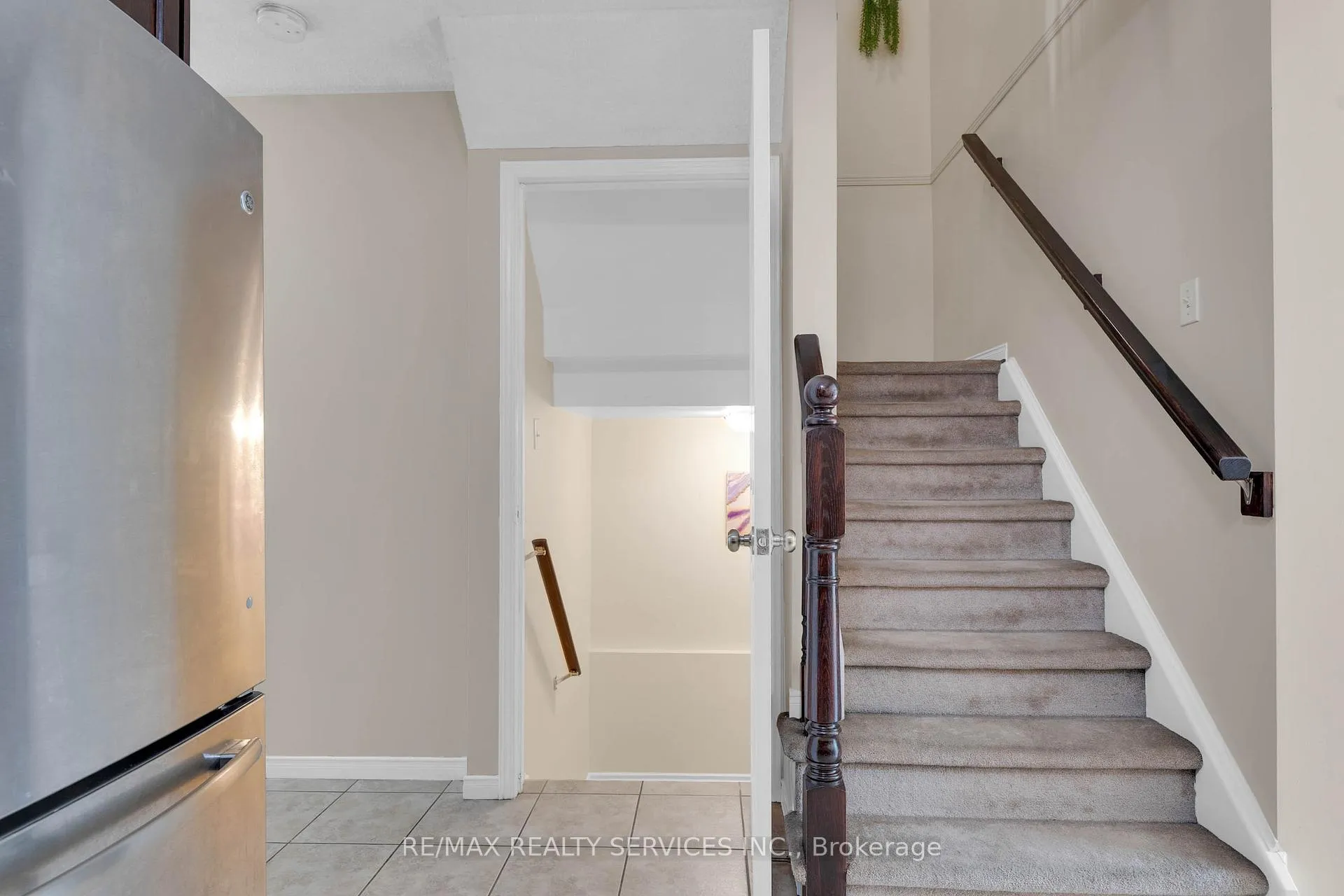 Photo 28 of 36 Fallowfield Drive, Kitchener — HOMEH