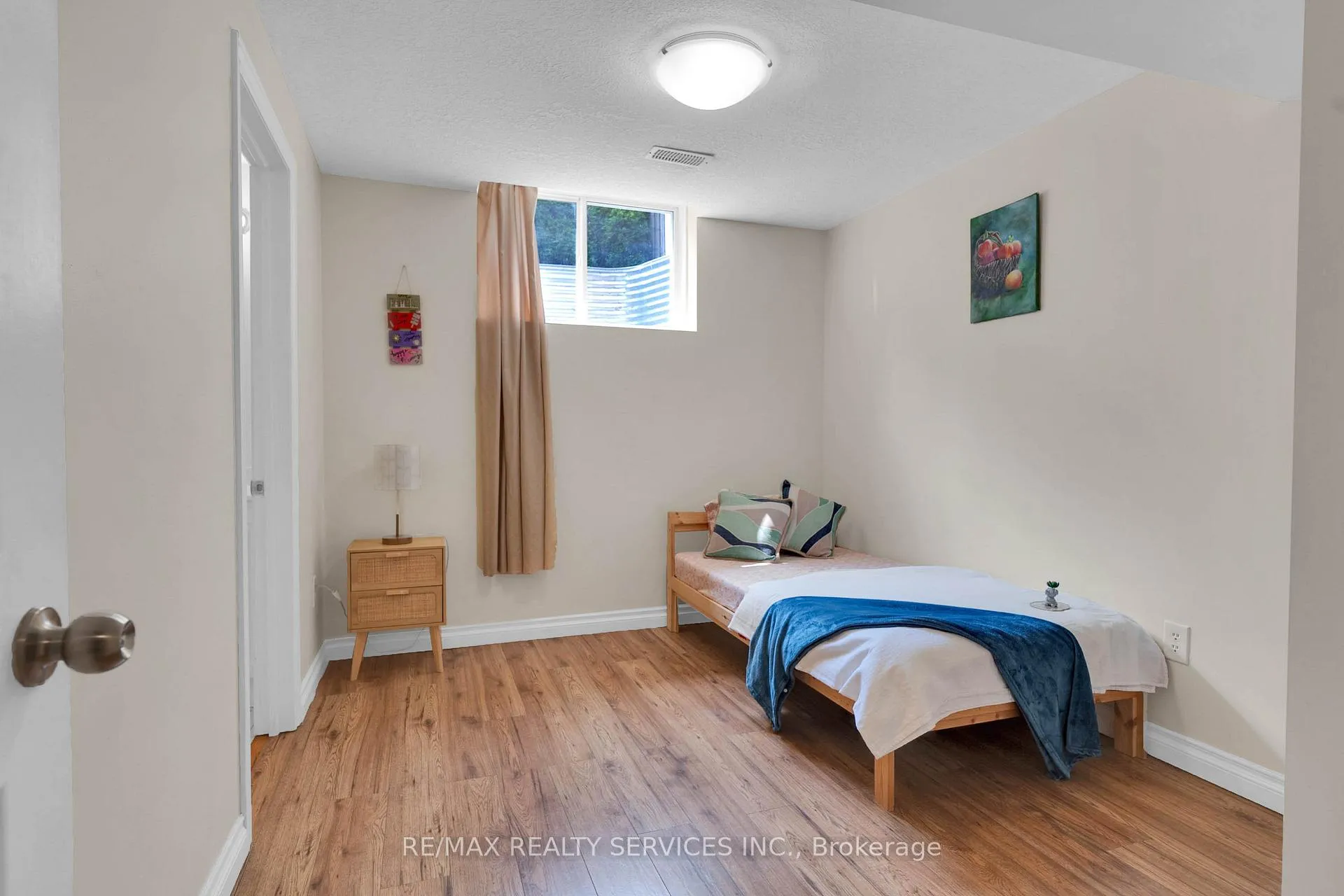 Photo 31 of 36 Fallowfield Drive, Kitchener — HOMEH