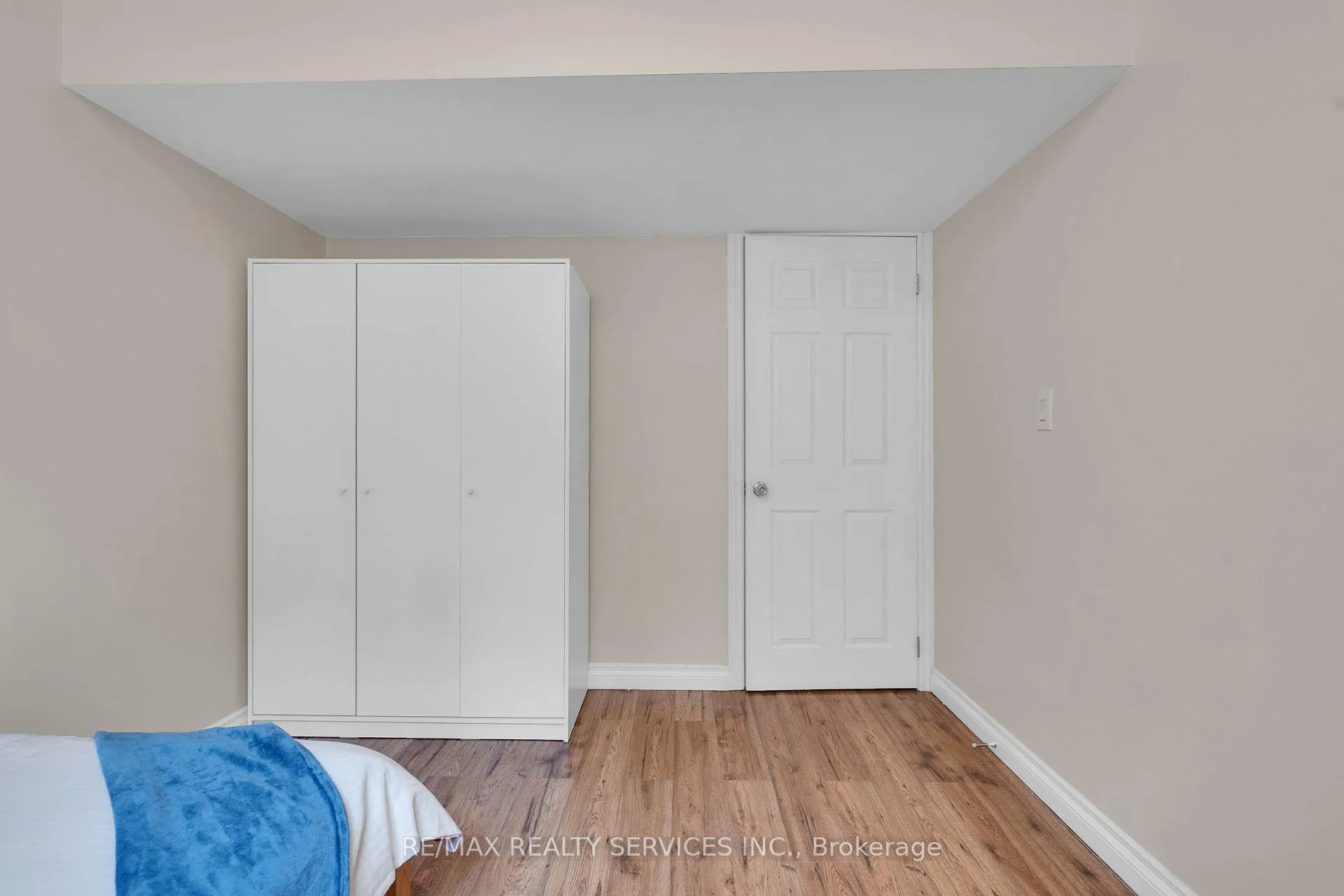 Photo 32 of 36 Fallowfield Drive, Kitchener — HOMEH