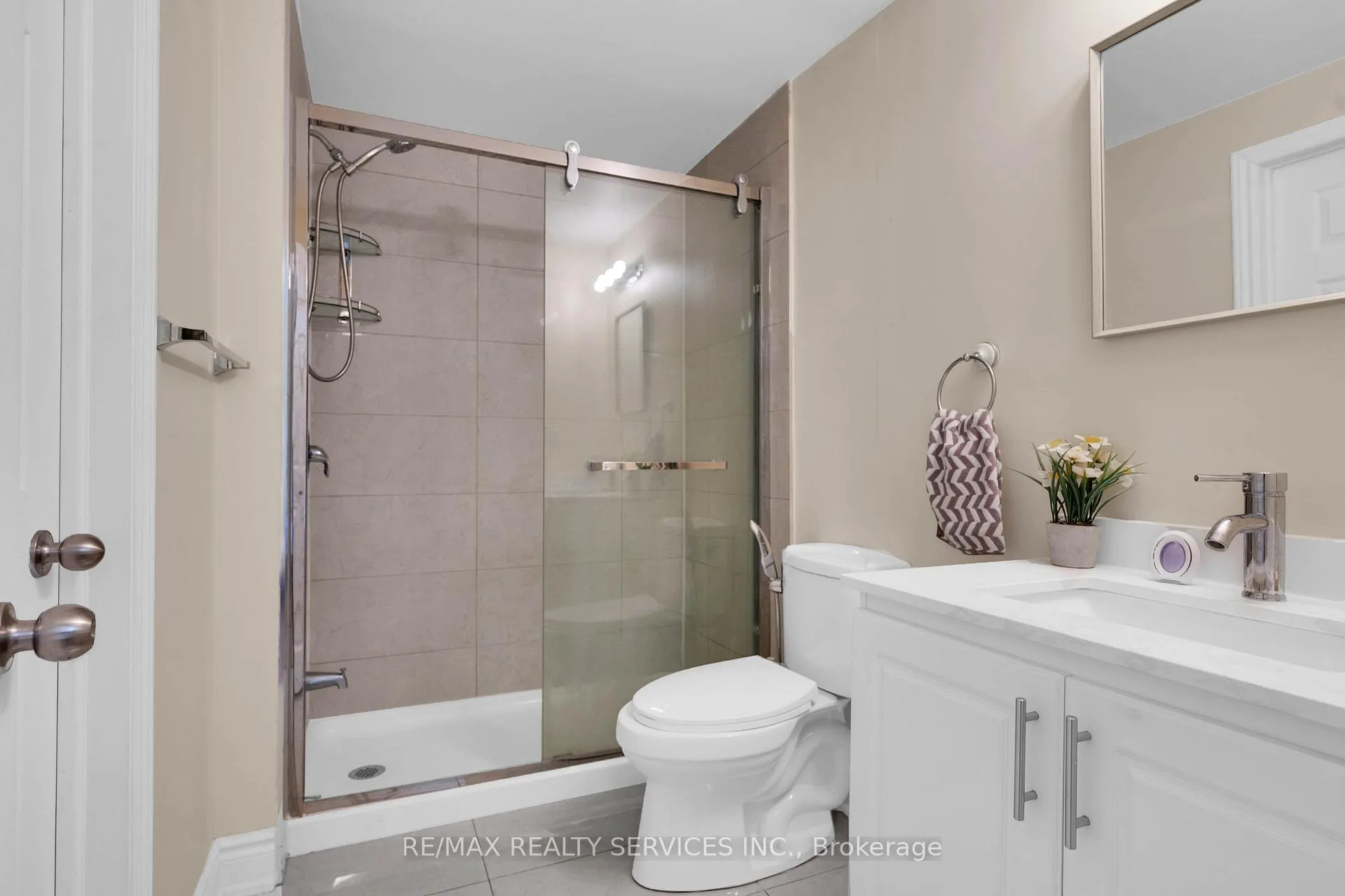 Photo 33 of 36 Fallowfield Drive, Kitchener — HOMEH