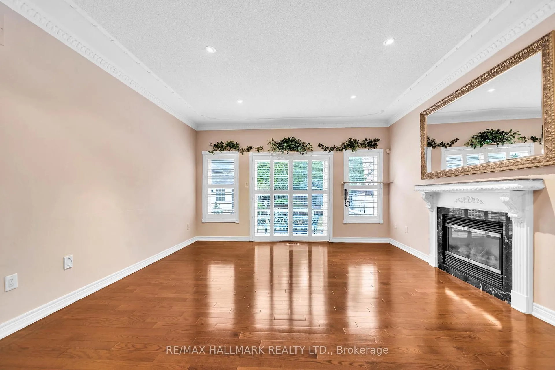 Photo 5 of 13 Briar Path Lane, Markham, Berczy — HOMEH