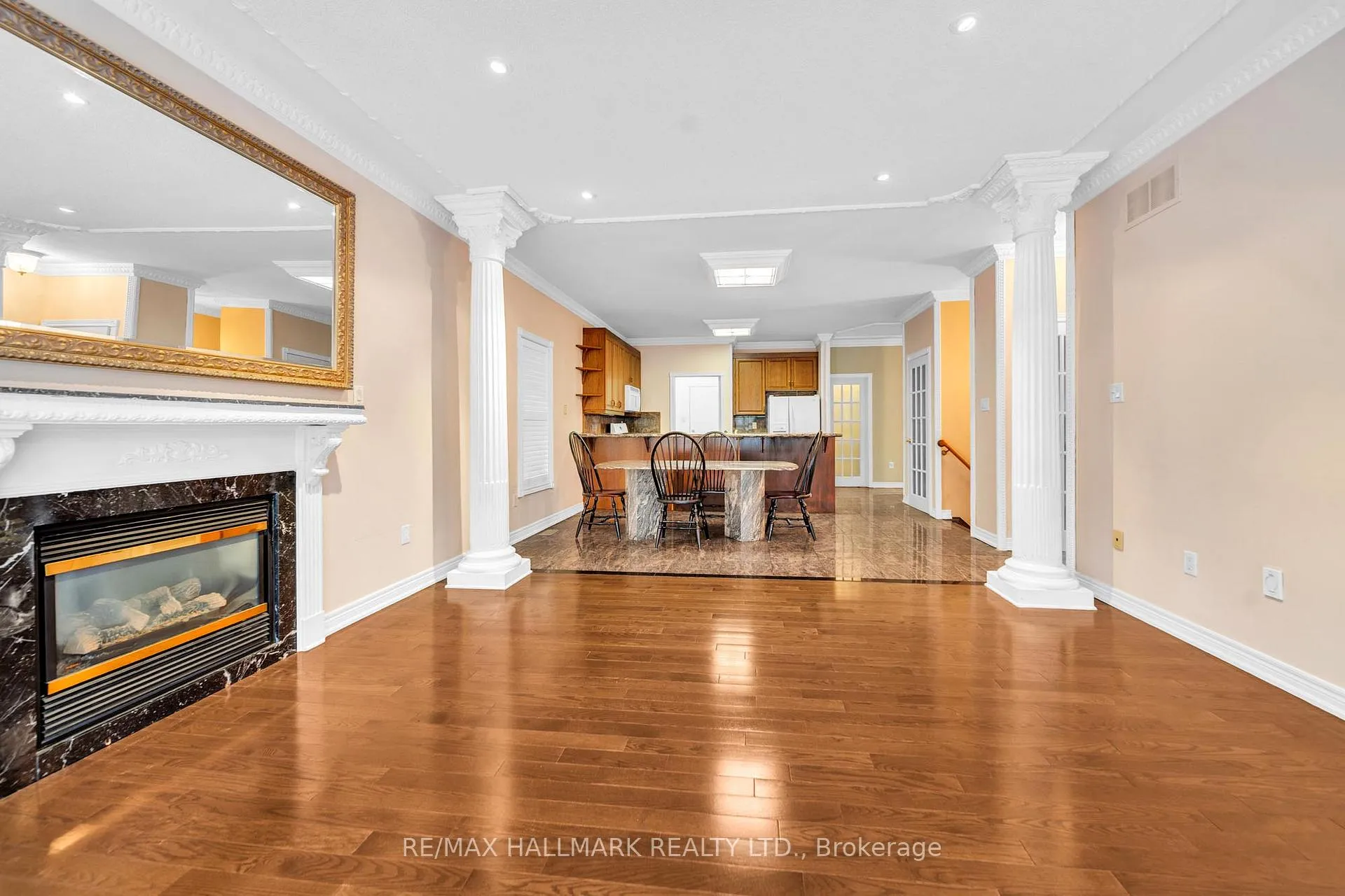 Photo 7 of 13 Briar Path Lane, Markham, Berczy — HOMEH
