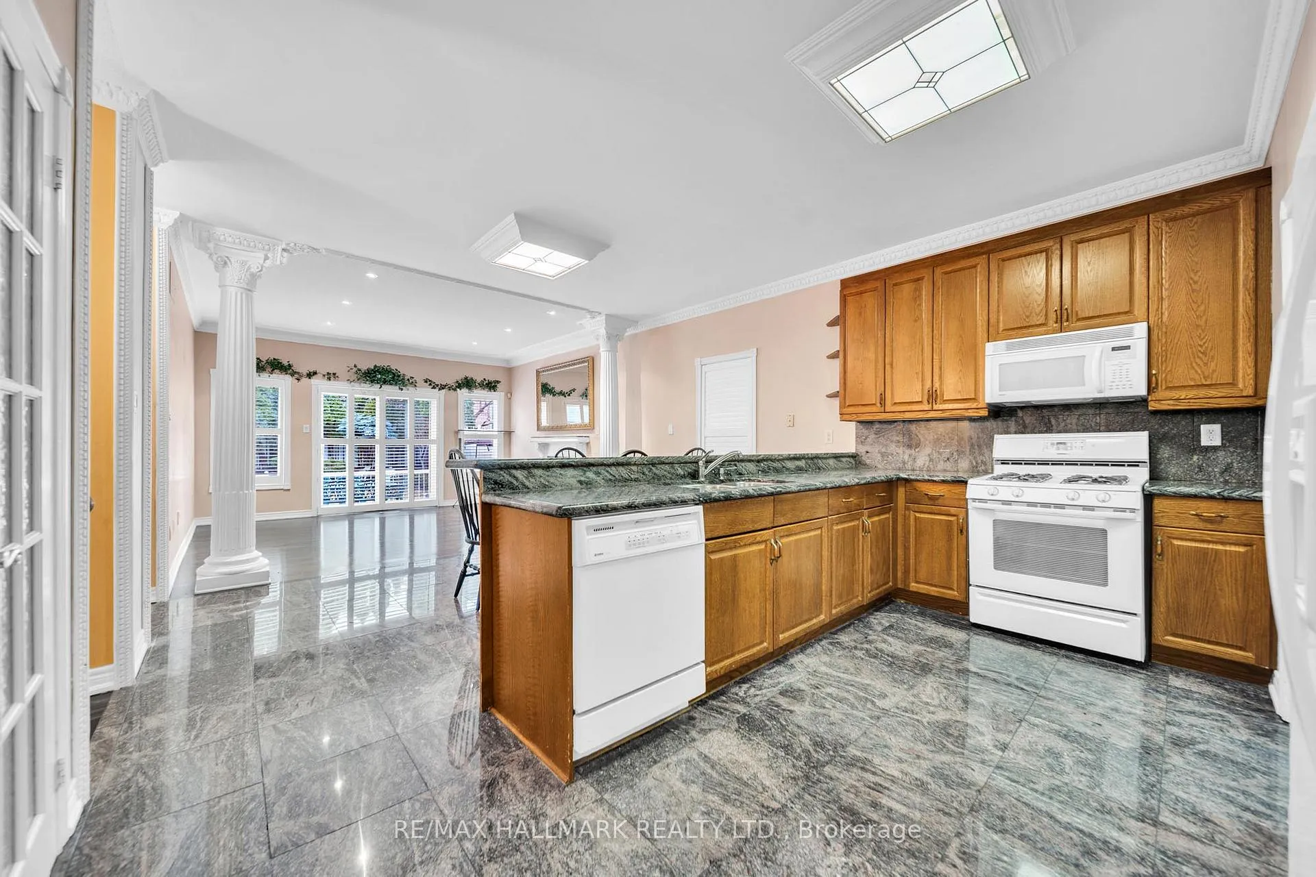 Photo 9 of 13 Briar Path Lane, Markham, Berczy — HOMEH