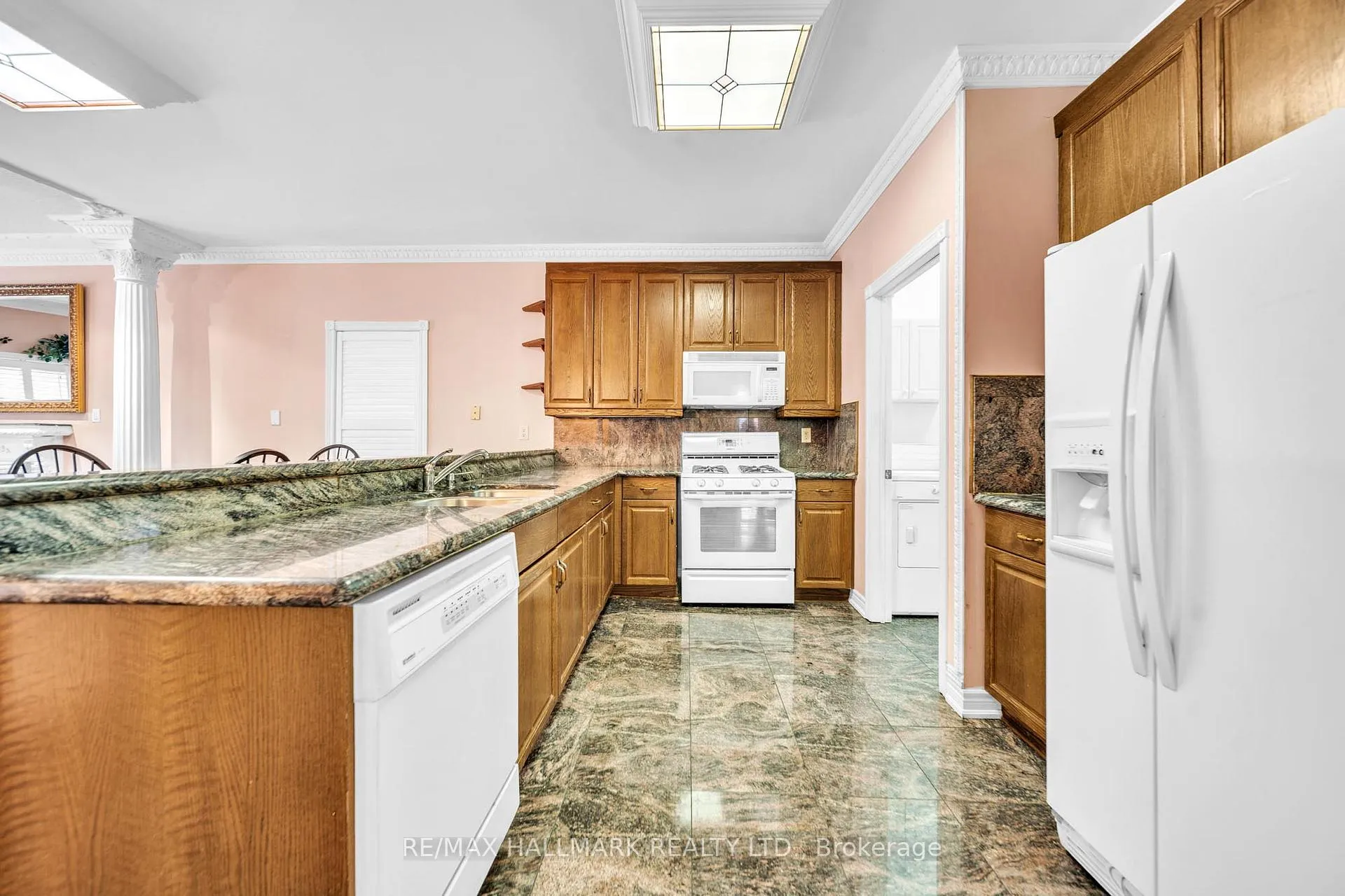 Photo 10 of 13 Briar Path Lane, Markham, Berczy — HOMEH