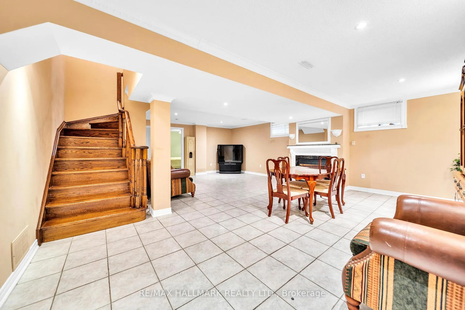 Photo 19 of 13 Briar Path Lane, Markham, Berczy — HOMEH