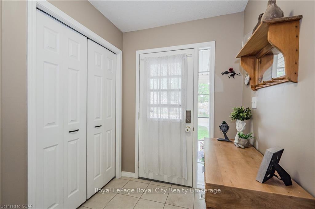 Photo 5 of Unit 40, 31 Schroder Crescent, Guelph, Grange Road — HOMEH