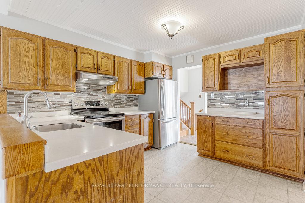 Photo 4 of 1315 Maxime Street, Ottawa, Pineview — HOMEH