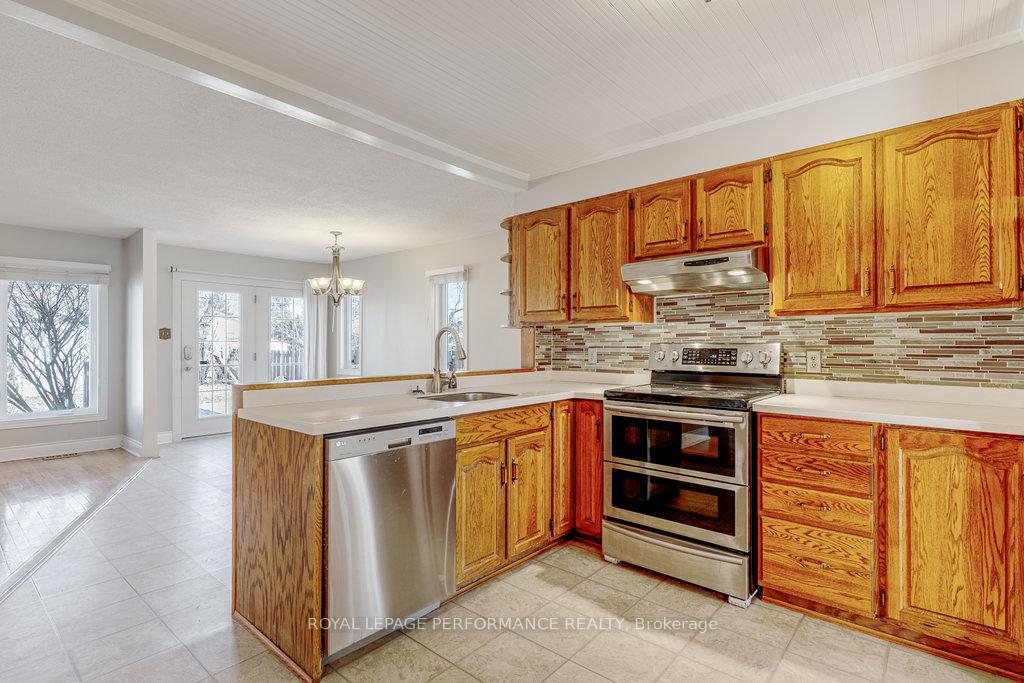 Photo 6 of 1315 Maxime Street, Ottawa, Pineview — HOMEH