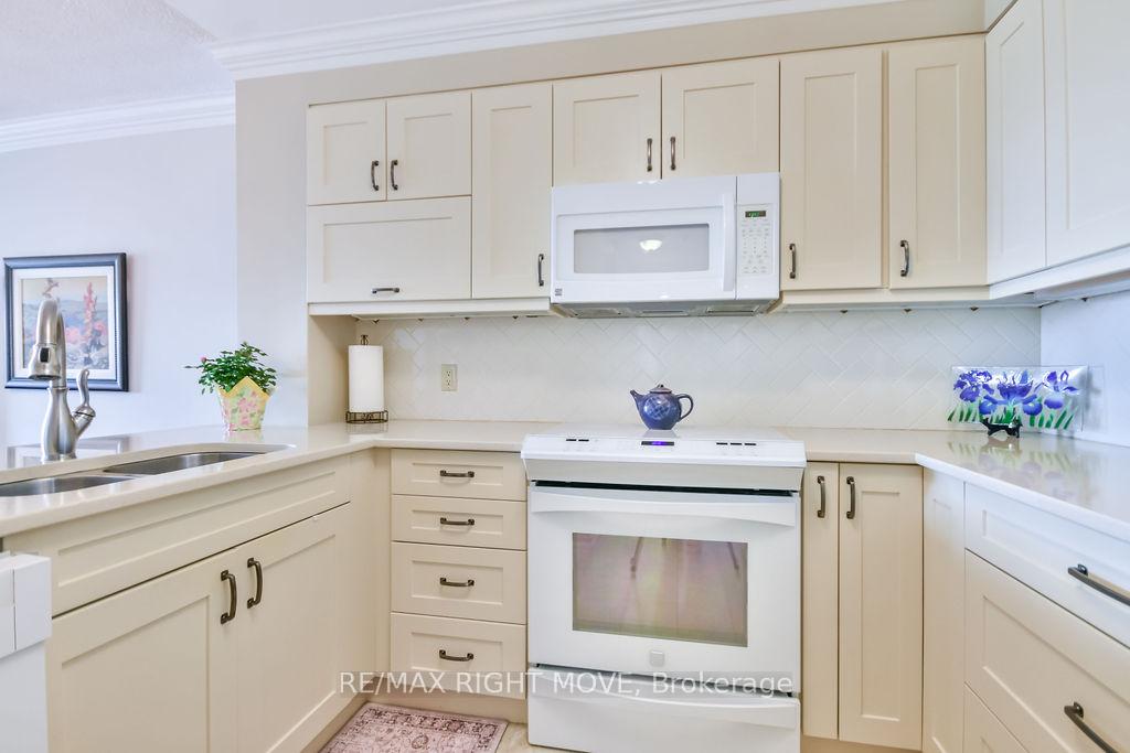 Photo 3 of Unit 1108, 150 Dunlop Street E, Barrie, City Centre — HOMEH