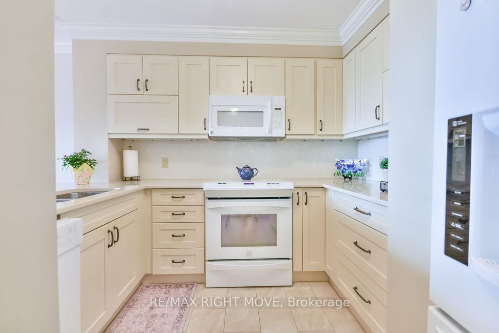 Photo 5 of Unit 1108, 150 Dunlop Street E, Barrie, City Centre — HOMEH