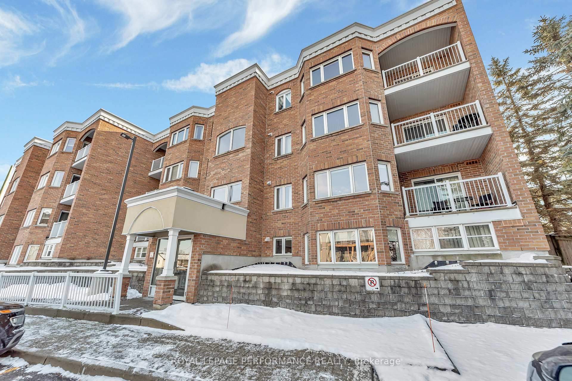 Front of Unit 203, 1921 St Joseph Boulevard