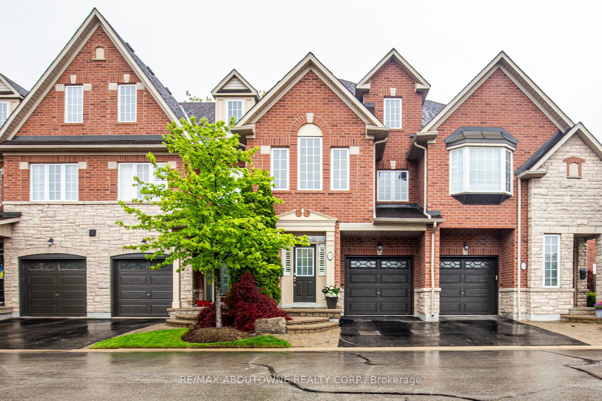 Front of Unit 21, 300 Ravineview Way