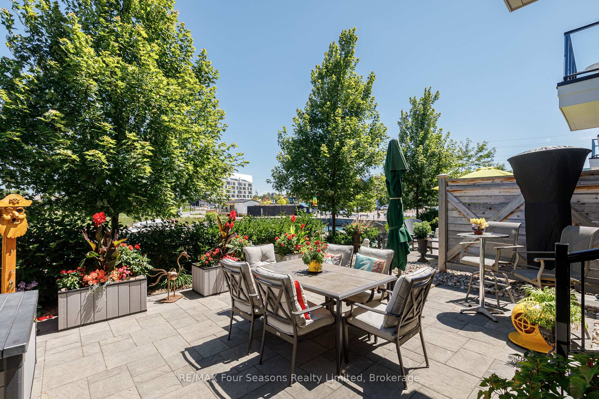 Photo 5 of Unit 6, 25 Emerson Mews, Collingwood — HOMEH