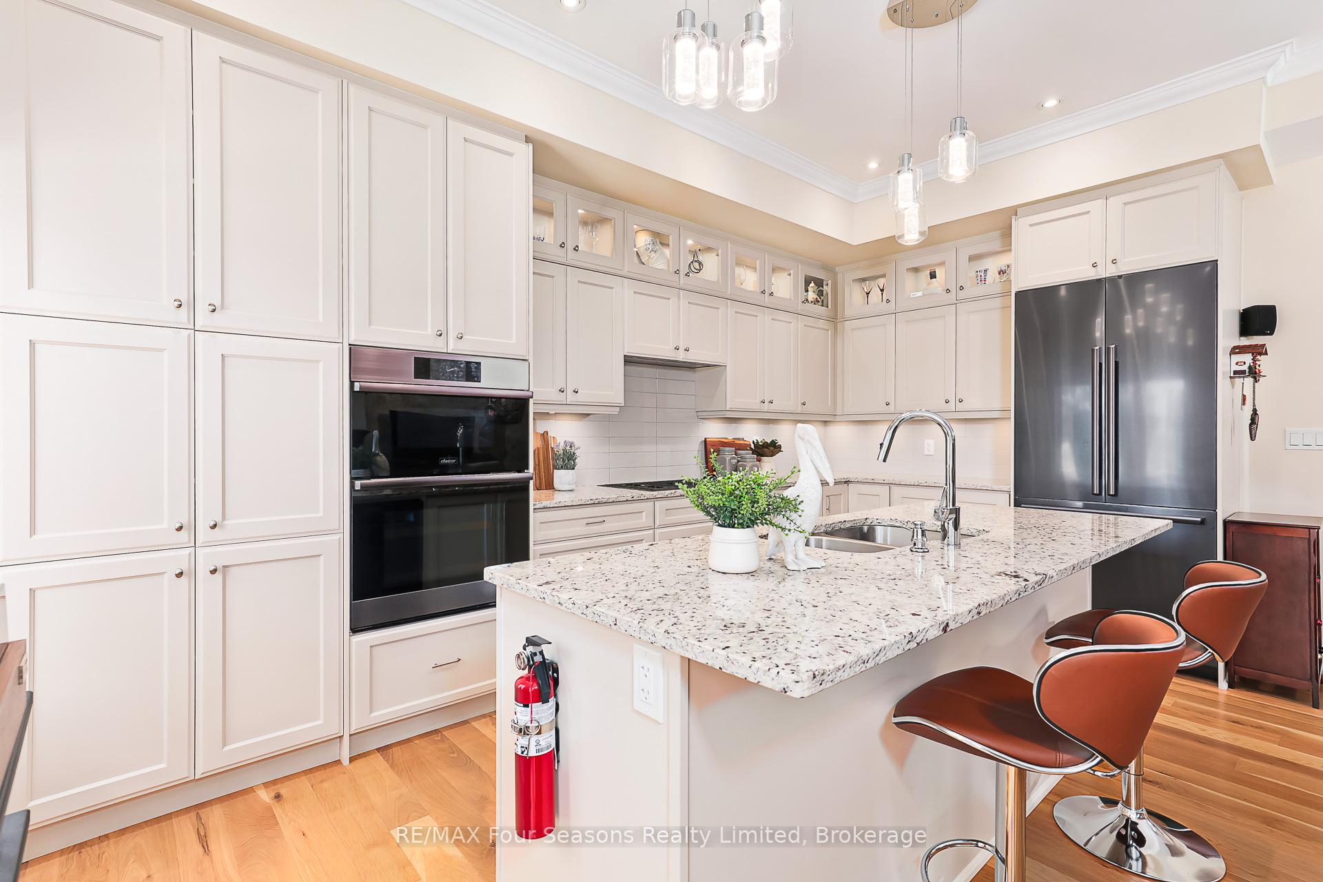 Photo 9 of Unit 6, 25 Emerson Mews, Collingwood — HOMEH