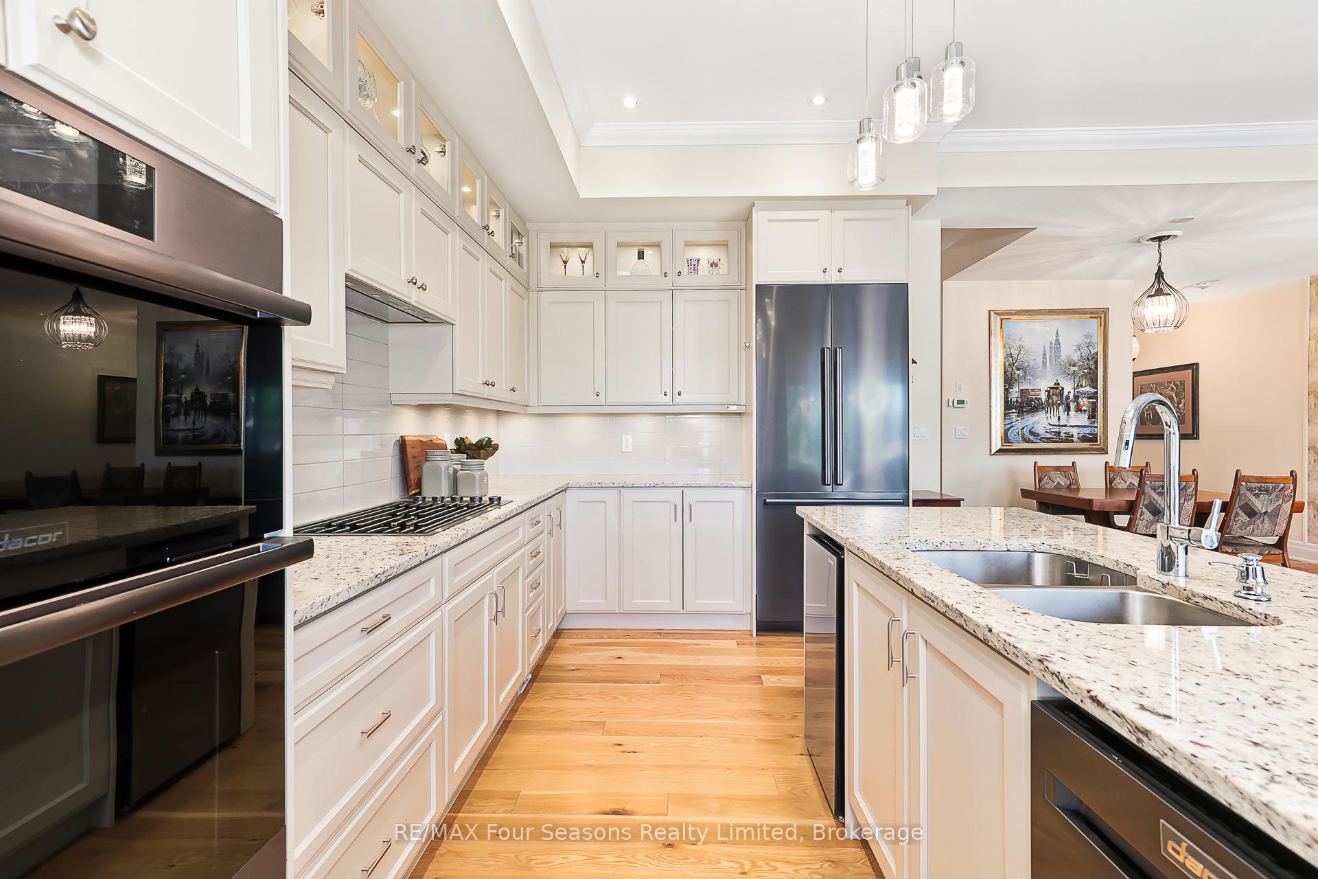 Photo 10 of Unit 6, 25 Emerson Mews, Collingwood — HOMEH