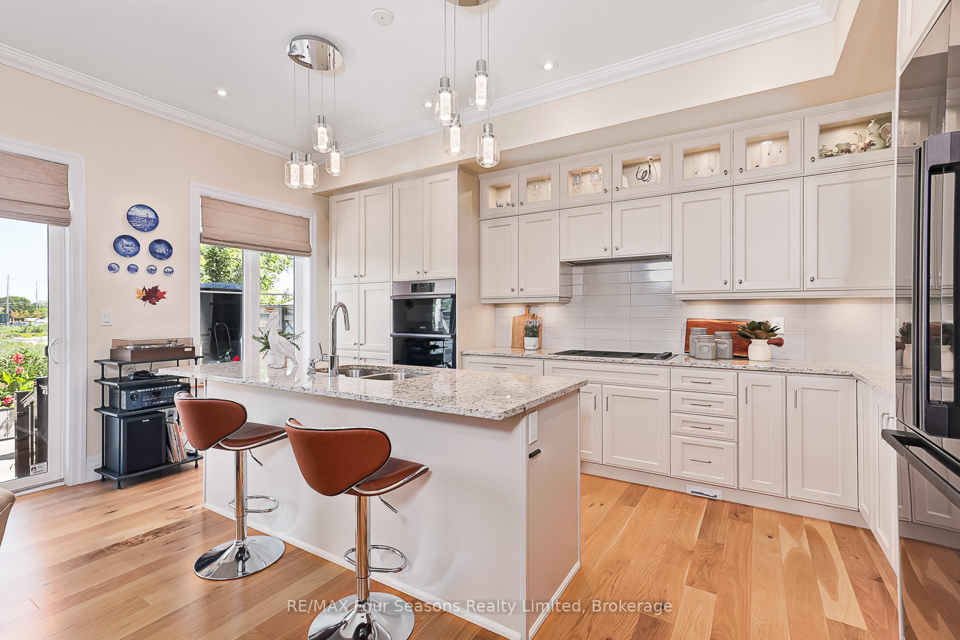 Photo 11 of Unit 6, 25 Emerson Mews, Collingwood — HOMEH