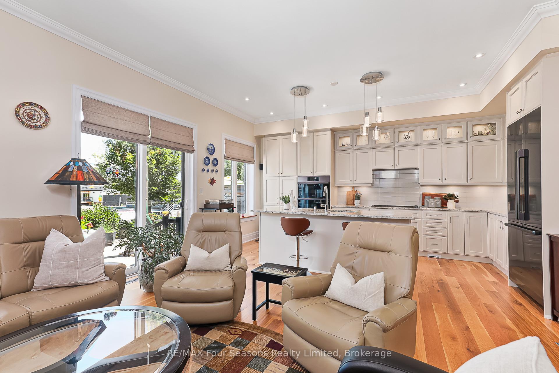 Photo 13 of Unit 6, 25 Emerson Mews, Collingwood — HOMEH